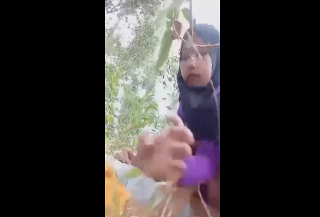 Coli Kakak Adik Viral Buka Bra Pelan